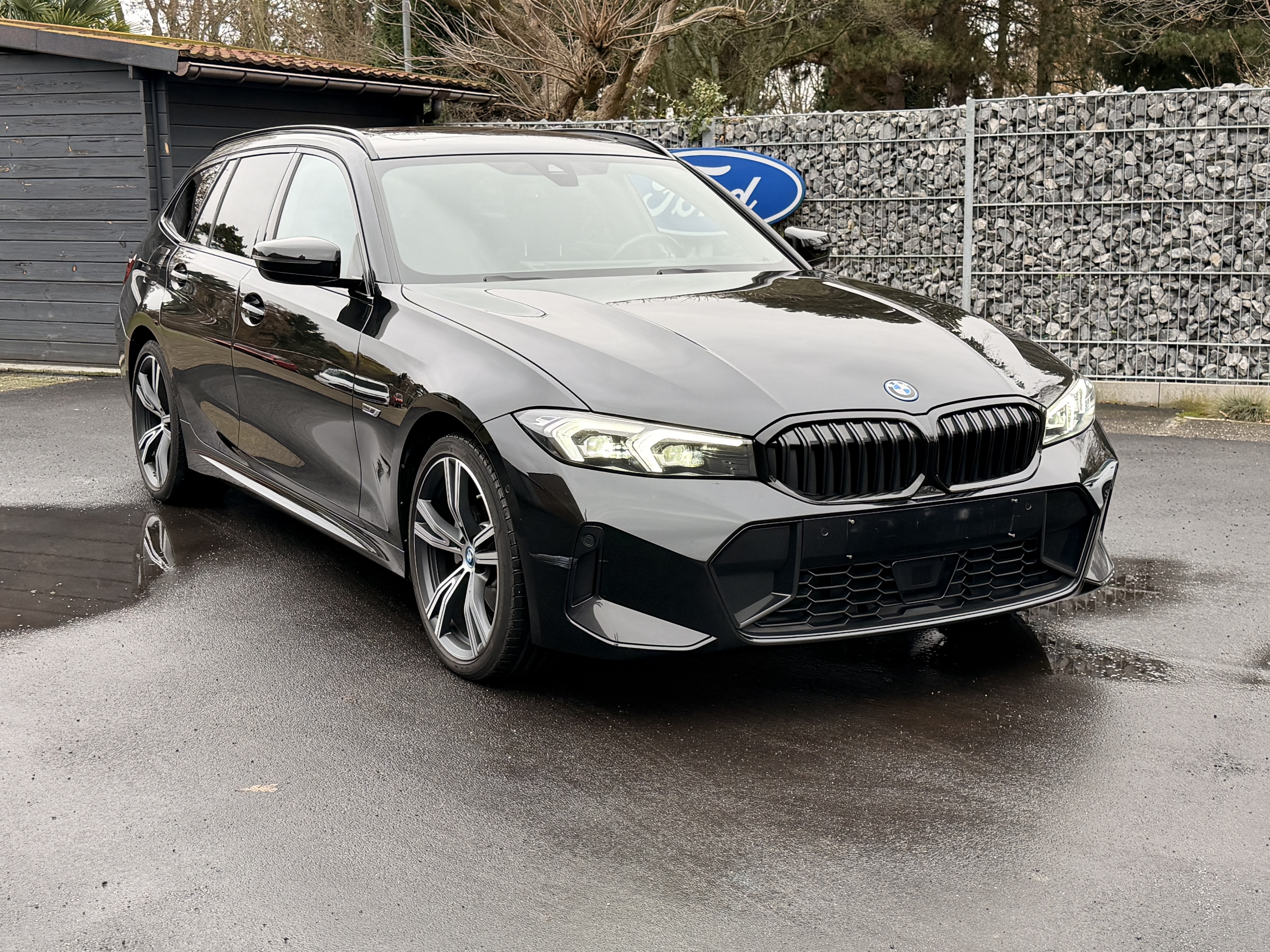 BMW 330e X-Drive Touring